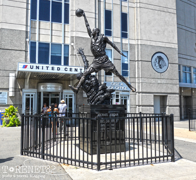 michael Jordan united arena chicago basket